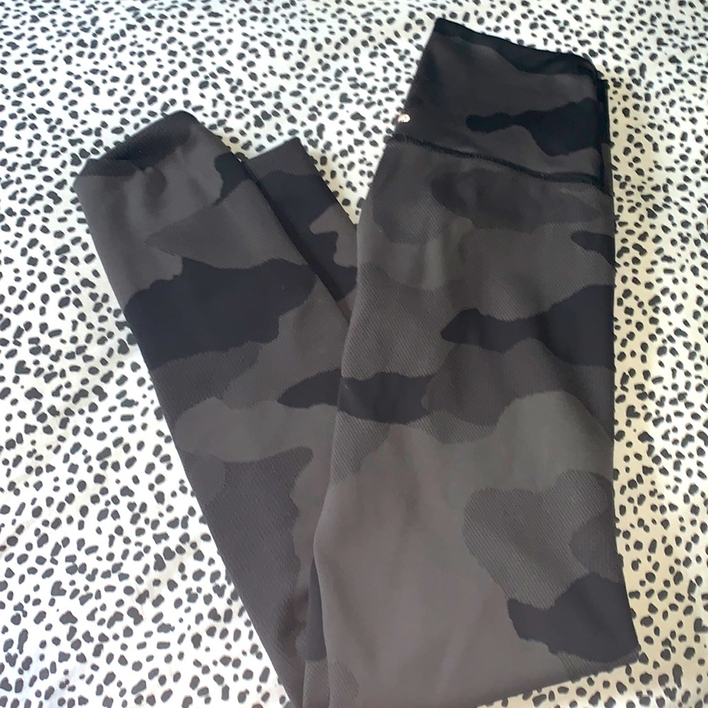black camo aerie leggings XS